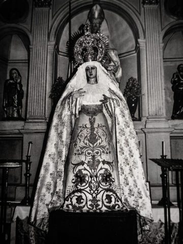 DESAMPARO CON SU CORONA ANTES