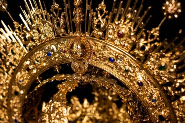DETALLE CORONA PIEDAD